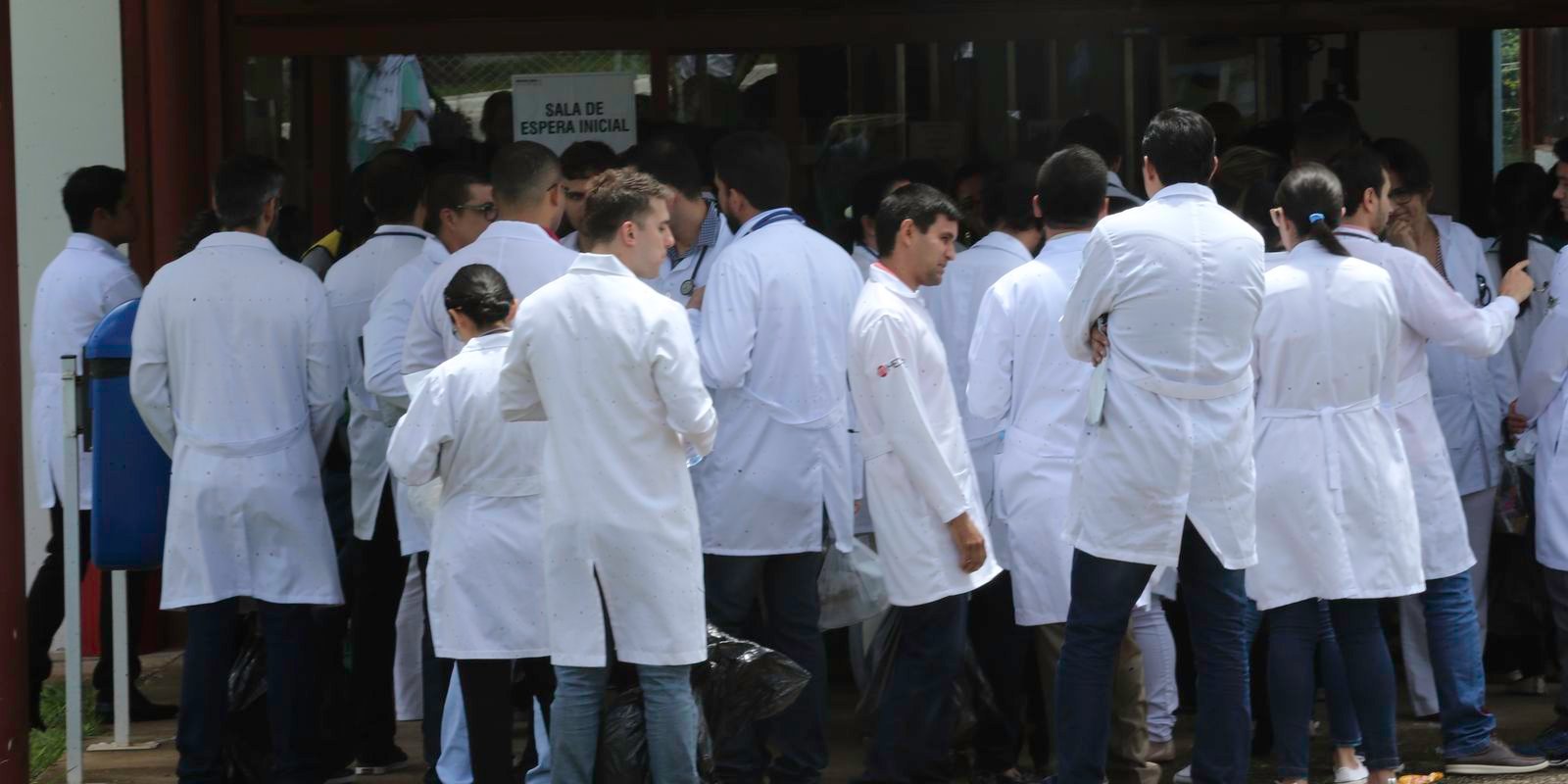 revalida-2025/2:-prazo-para-envio-de-diploma-medico-comeca-hoje