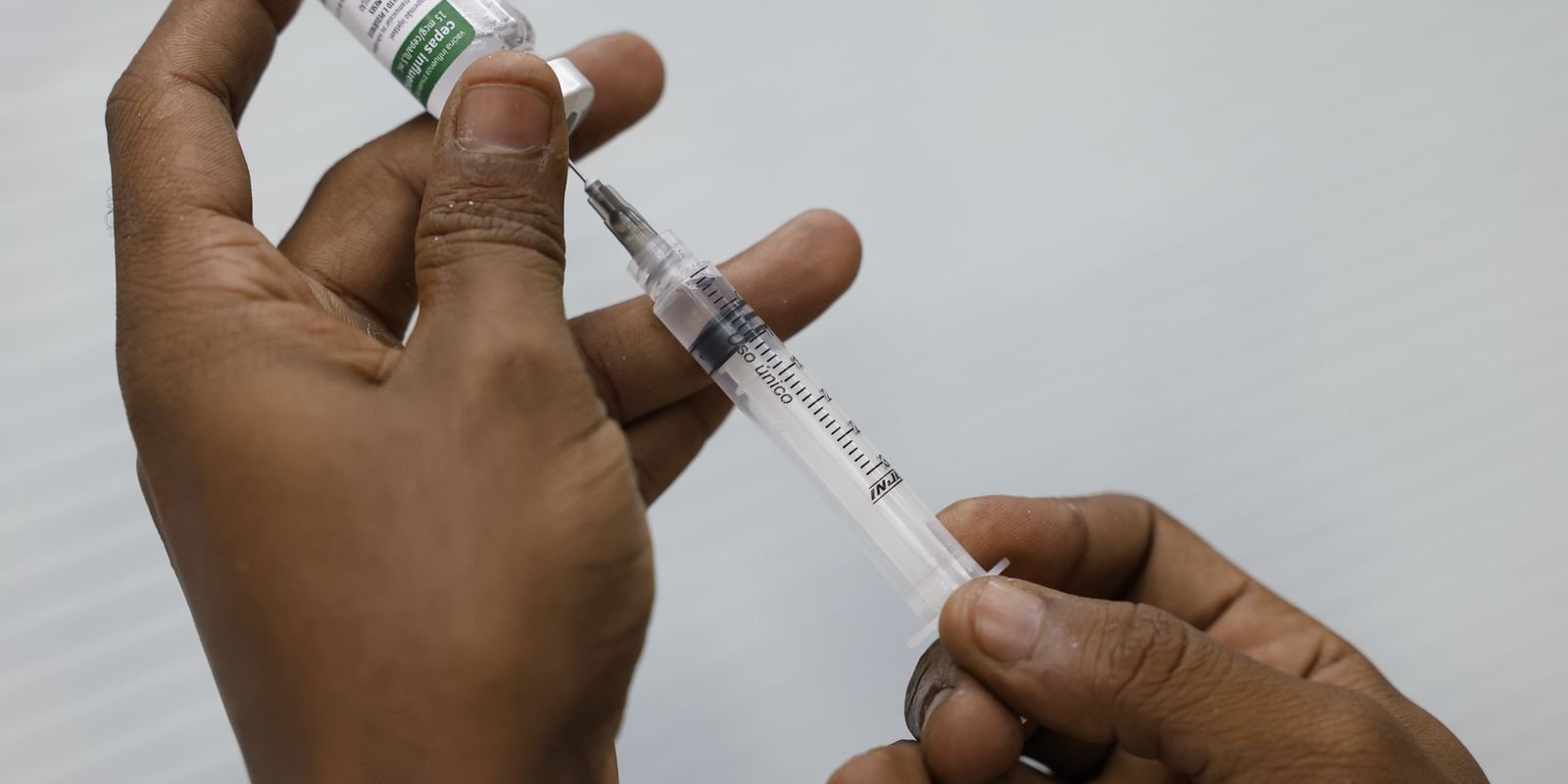 vacinacao-despenca-na-mare-em-dias-de-operacao-policial,-aponta-unicef