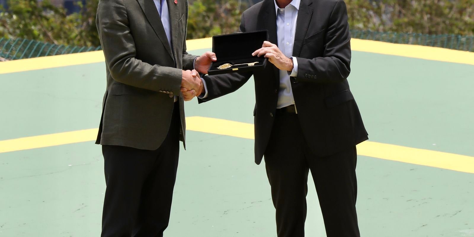 principe-william-visita-pao-de-acucar-e-recebe-chave-da-cidade-do-rio
