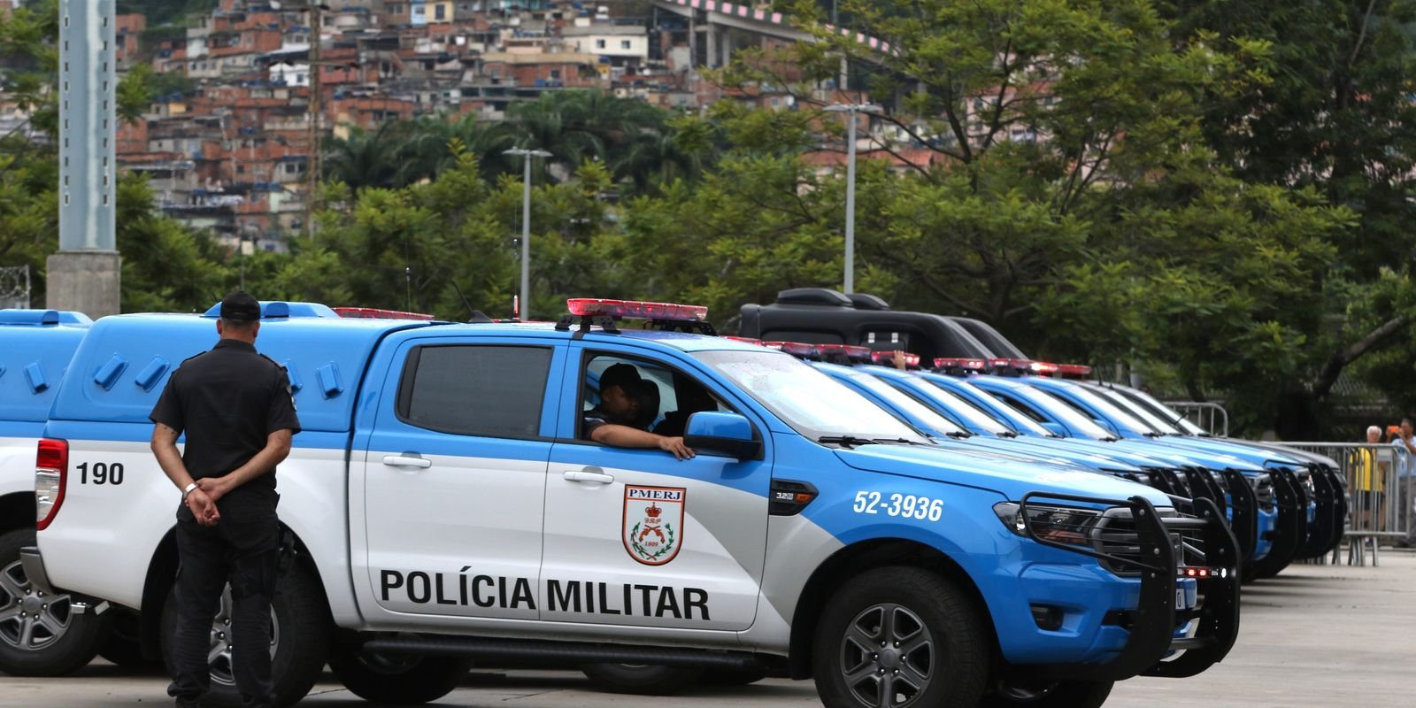 policia-do-rio-prende-17-pessoas-em-acao-contra-mentor-de-barricadas
