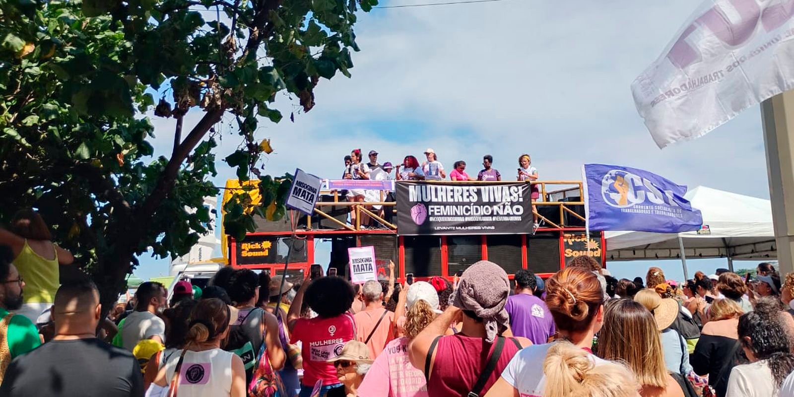 mulheres-protestam-no-rio-e-pedem-maior-presenca-do-estado