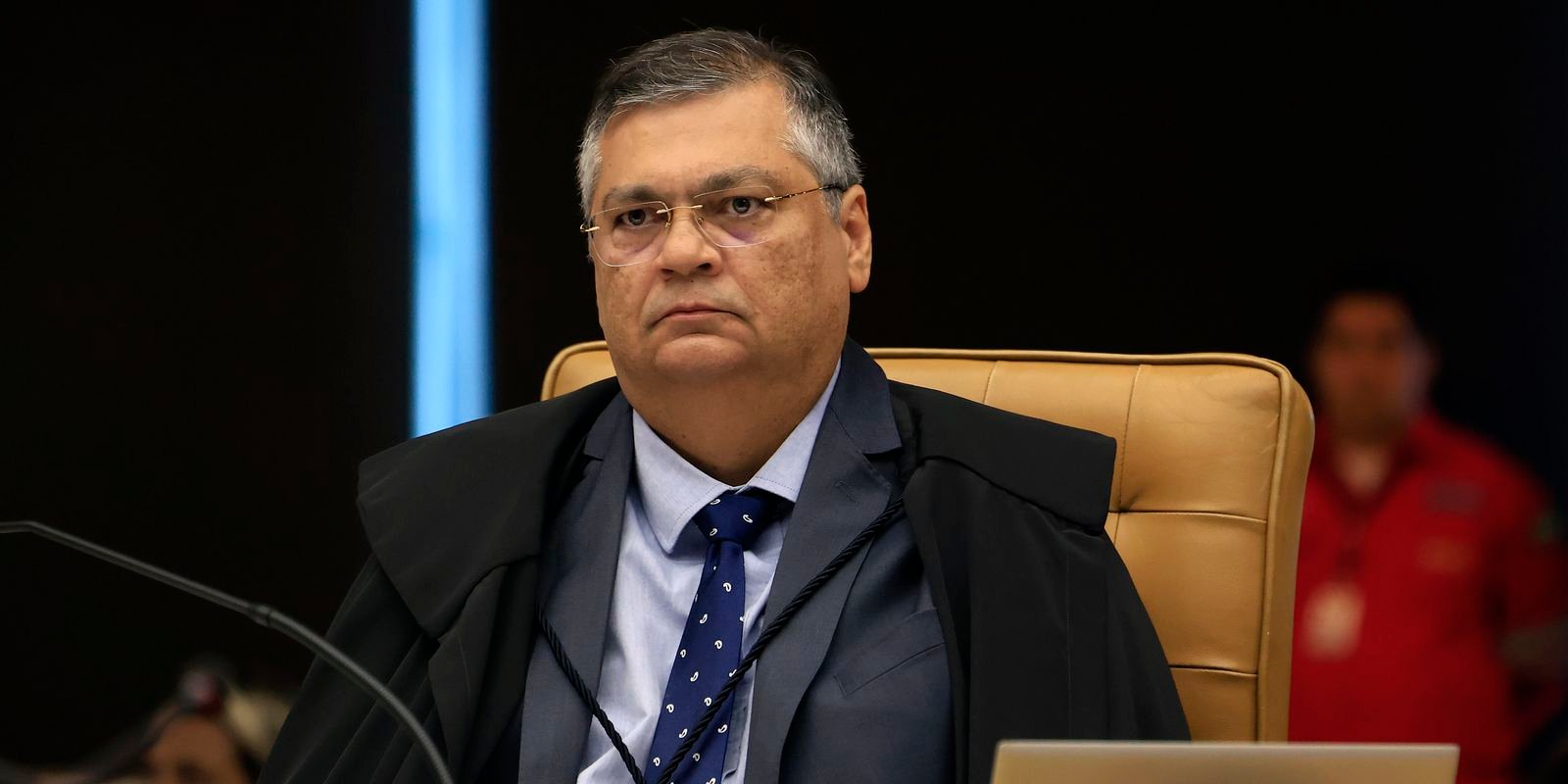 dino-manda-divulgar-cpf-de-quem-ganha-salario-via-emendas-para-saude