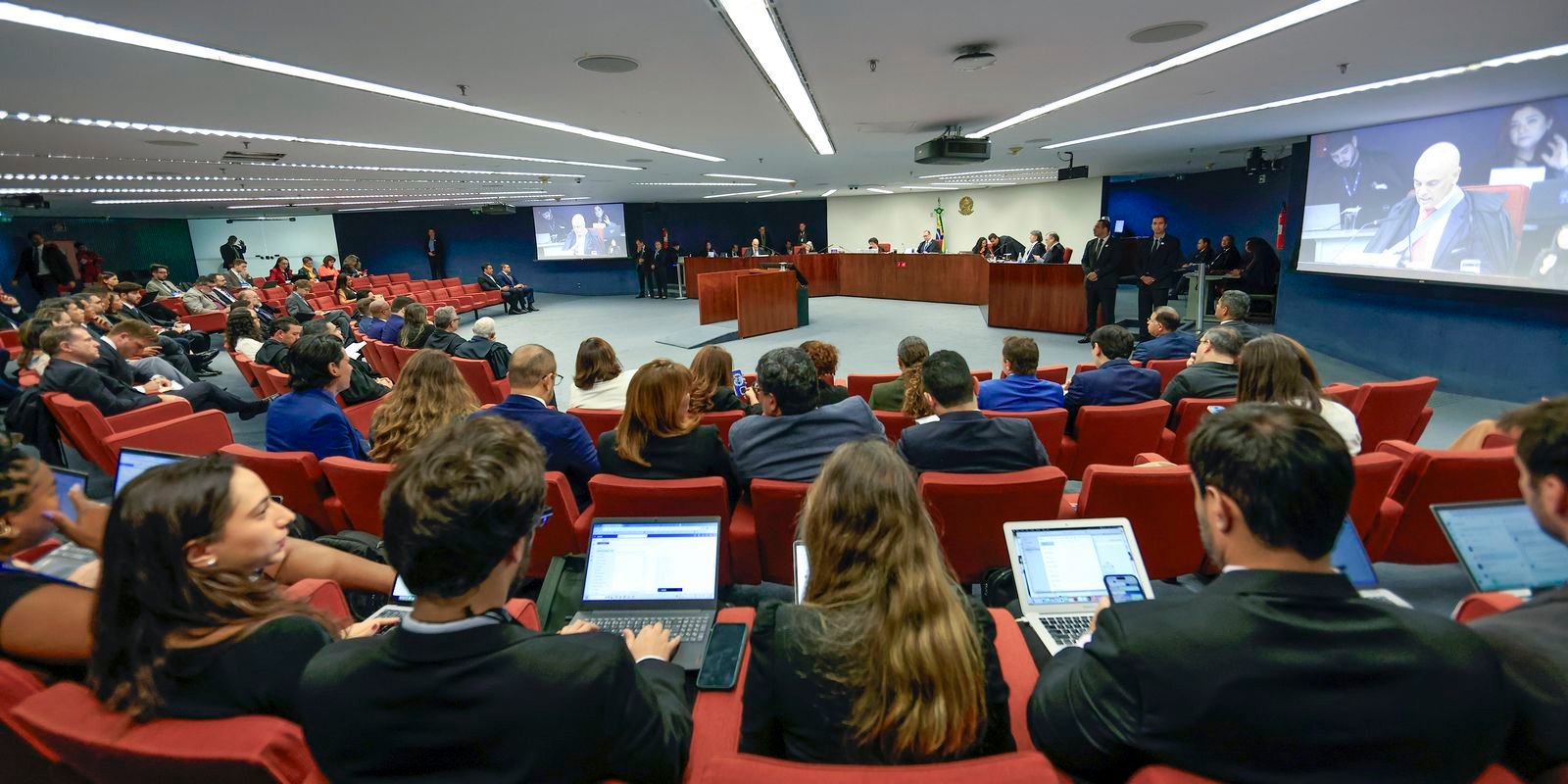 moraes-nega-incluir-ministro-fux-em-julgamento-do-nucleo-2