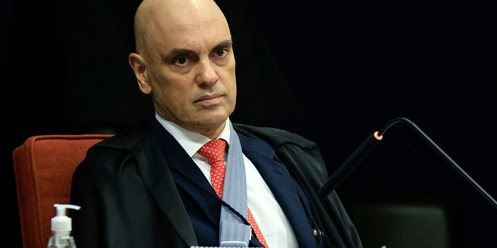 moraes-autoriza-bolsonaro-a-fazer-cirurgia,-mas-nega-prisao-domiciliar