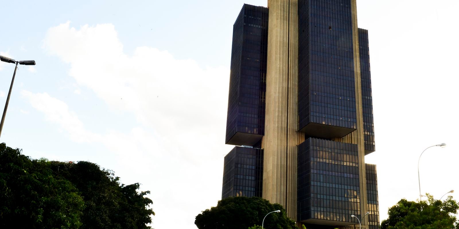juros-do-credito-pessoal-e-cartao-rotativo-avancam-para-as-familias