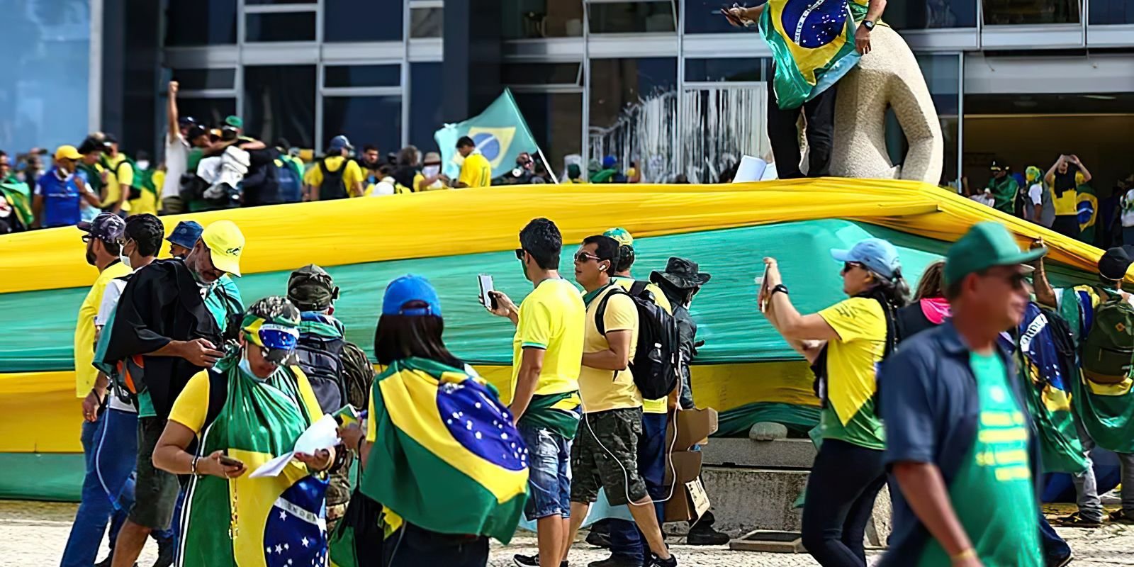 stf-ja-condenou-mais-de-800-reus-pela-trama-golpista