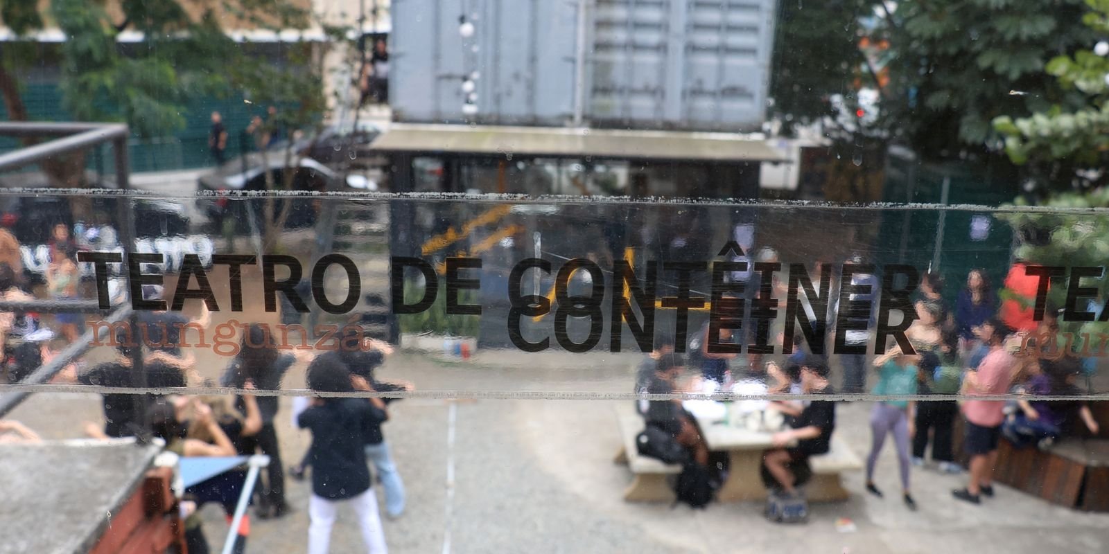 prefeitura-de-sao-paulo-retoma-espaco-ocupado-pelo-teatro-de-conteiner