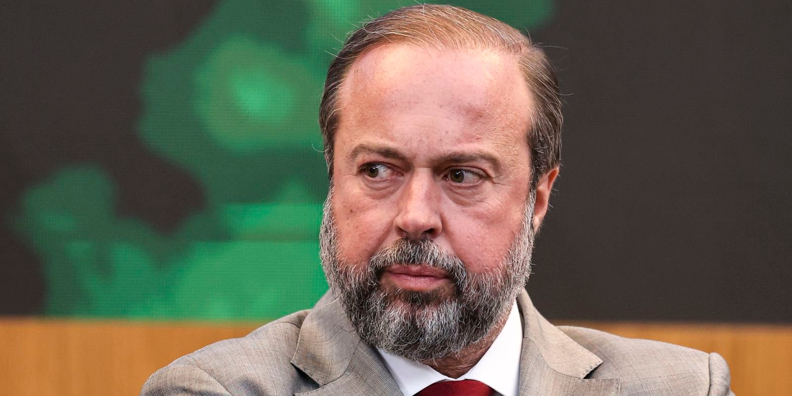 ministro-cobra-solucao-para-vazamento-de-agua-em-minas-da-vale