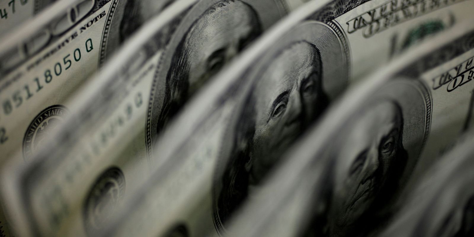 dolar-sobe-para-r$-5,24-apos-indicacao-de-trump-ao-bc-dos-eua