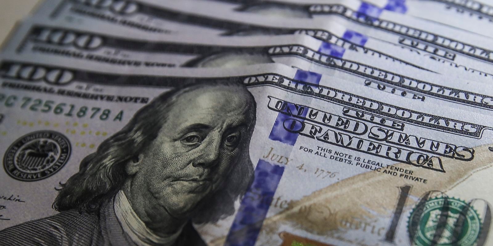 dolar-cai-para-r$-5,22,-em-linha-com-o-mercado-externo