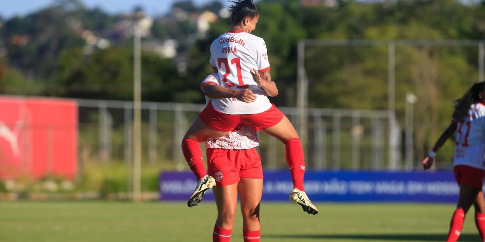 tv-brasil-exibe-futebol-feminino-entre-flamengo-e-red-bull-bragantino