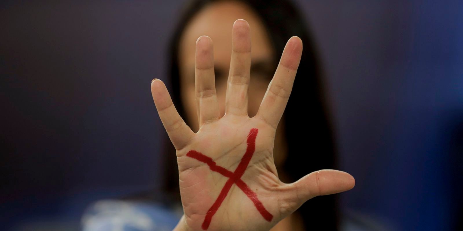ligue-180-pode-ser-obrigatorio-em-noticias-de-violencia-contra-mulher