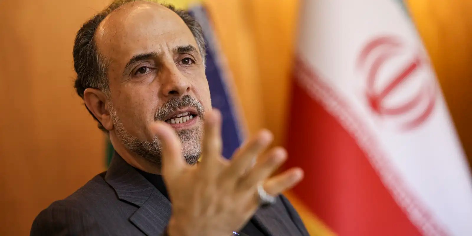 embaixador-do-ira:-eua-evitam-acordo-e-trump-se-acha-“rei-do-mundo”