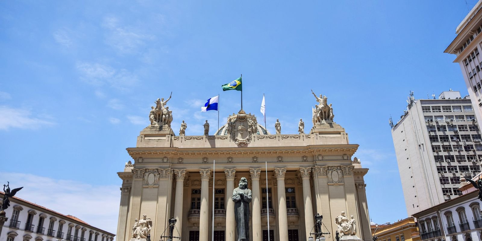 ferros-velhos-poderao-ser-fechados-se-venderem-fios-de-cobre-roubados