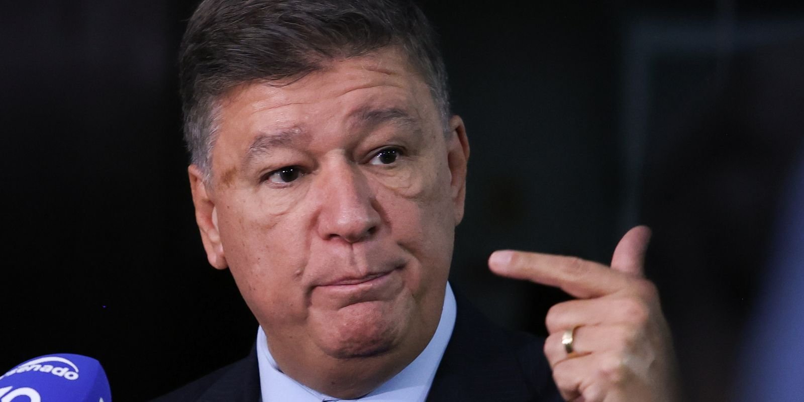 dino-da-5-dias-para-senador-explicar-repasse-de-emendas-a-lagoinha