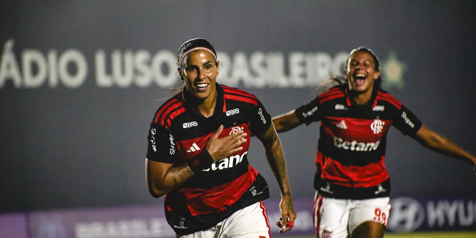 flamengo-derrota-vitoria-e-fica-perto-de-lideres-no-br-feminino
