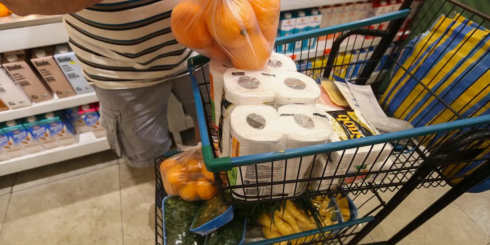 inflacao-desacelera-e-fecha-abril-em-0,67%,-pressionada-por-alimentos