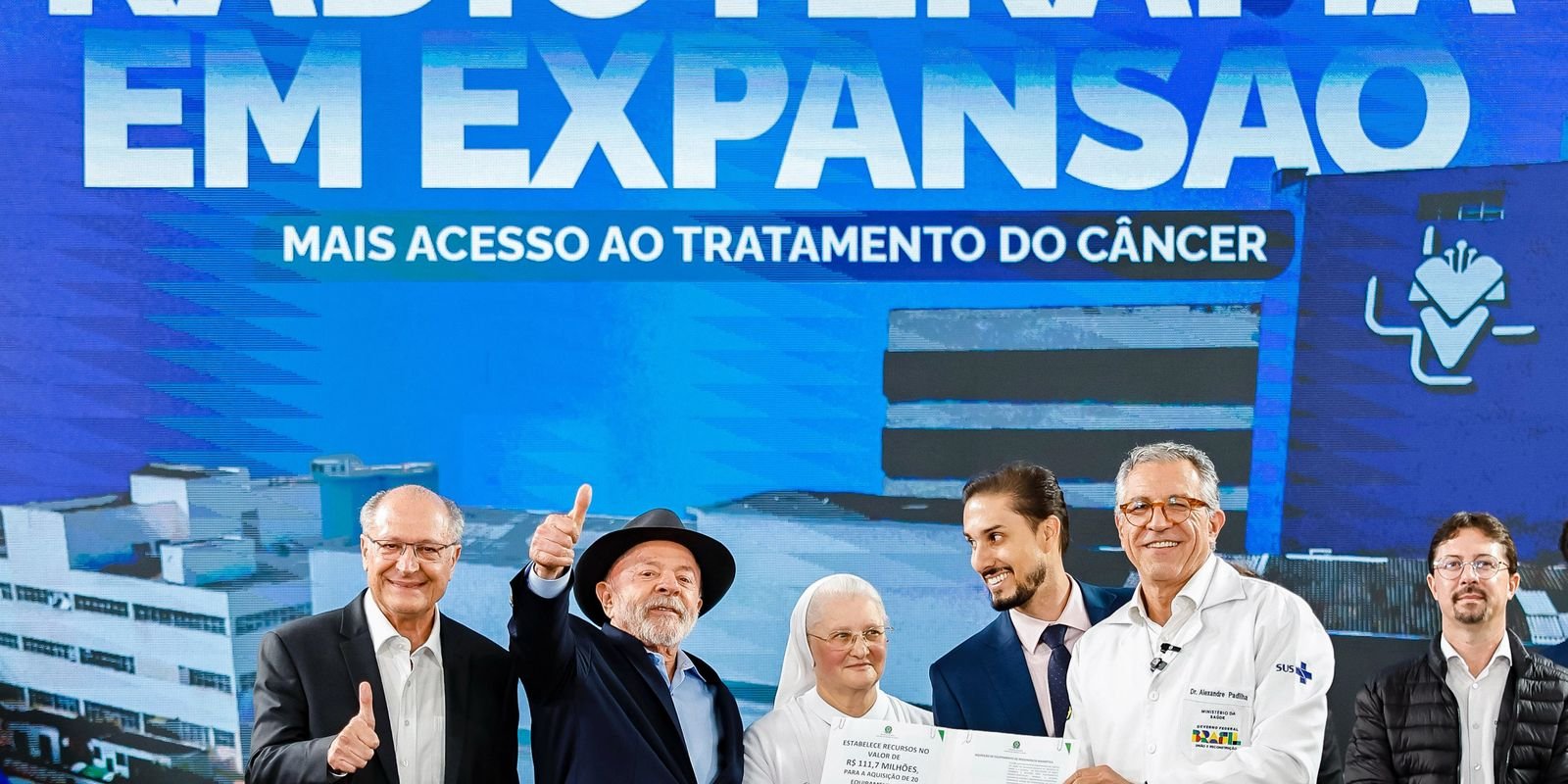 lula-entrega-aparelhos-de-radioterapia-em-sao-paulo