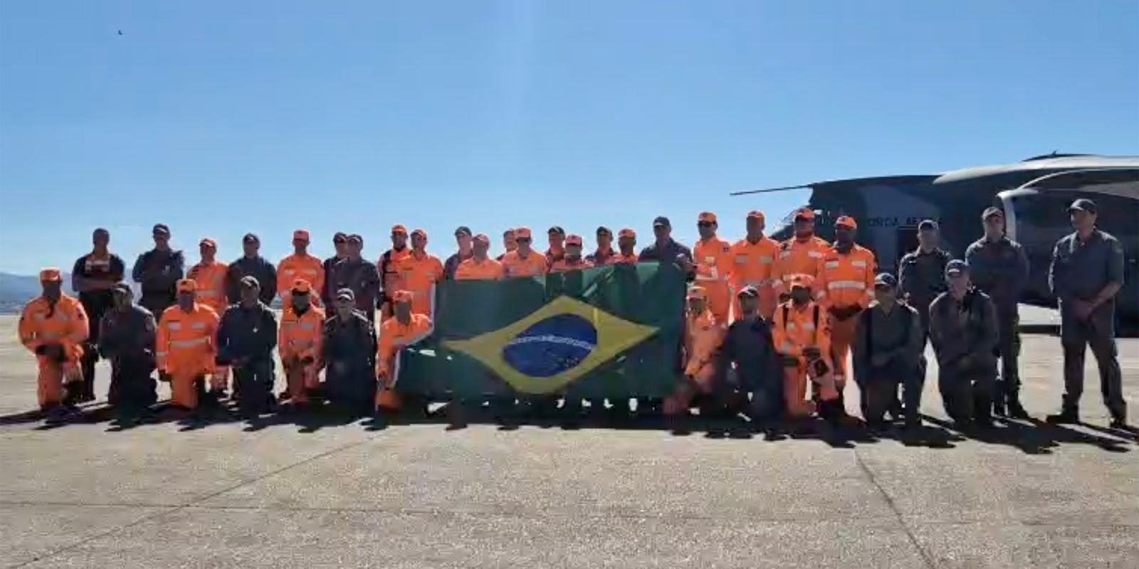 quarto-voo-brasileiro-para-venezuela-decola-com-bombeiros-e-donativos